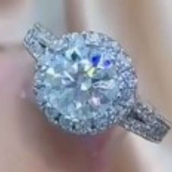 2 Carat Round Moissanite Crown Ring - Luxurious Fashion Ring with 925S Size 8 - Picture 5 of 6